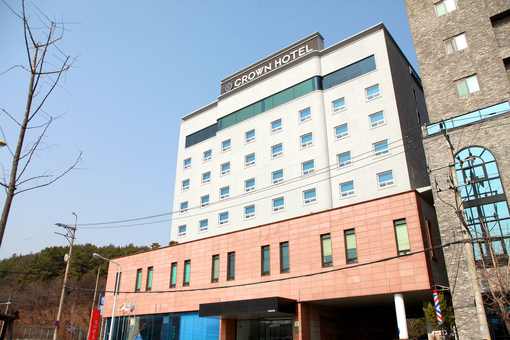 Crown Hotel Changwon Bagian luar foto